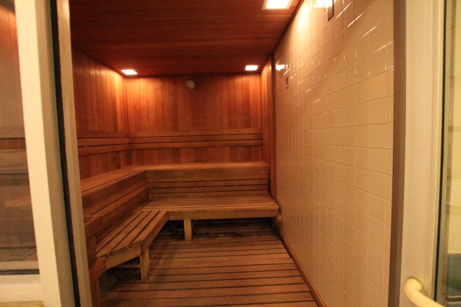 Bathology Sauna Room with Duckboard Flooring Surfaces 410